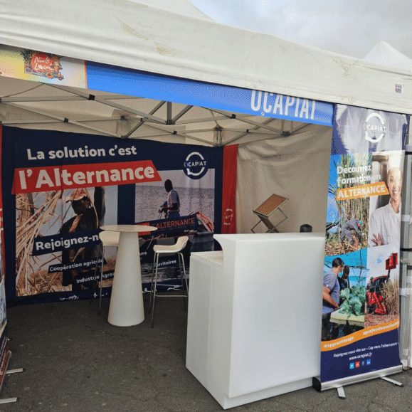 Stand OCAPIAT salon Lokal Affiche salon Nou Lé Local